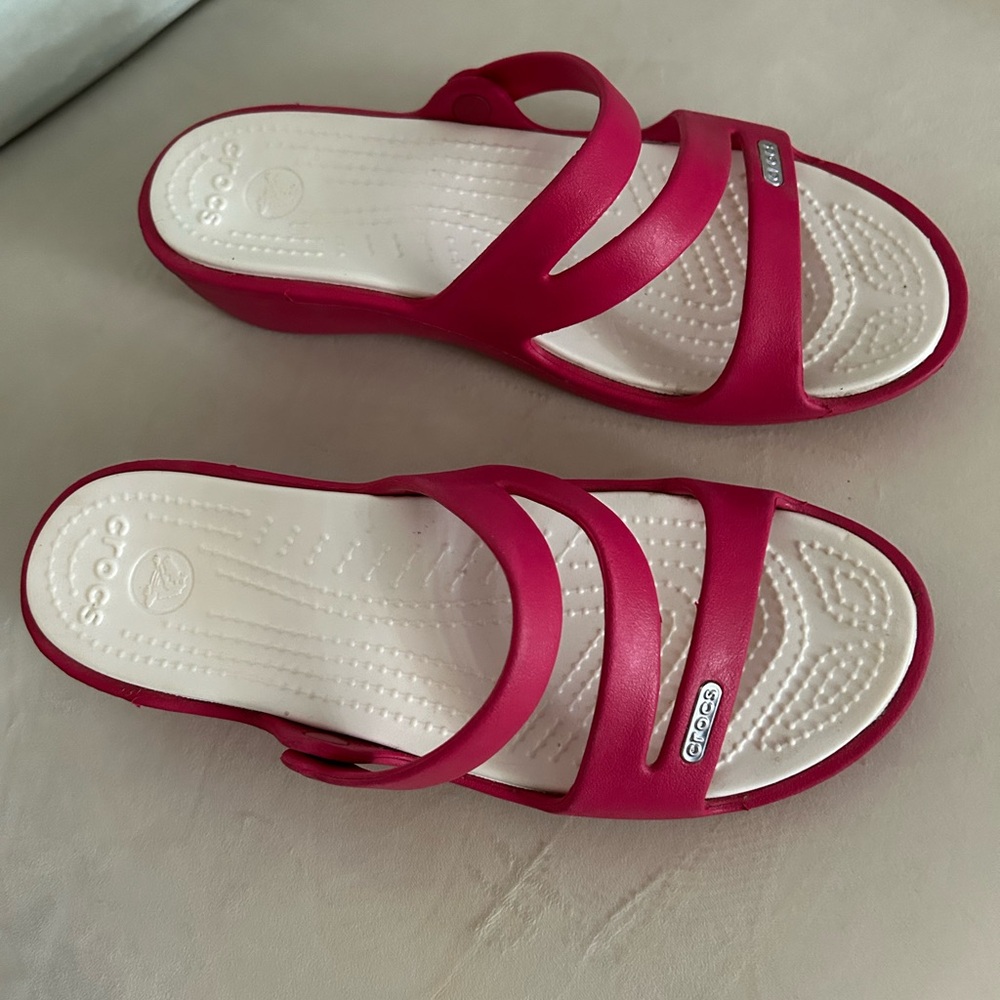 CROCS HOT PINK/RED  Sandals Lightweight Waterproof Design
